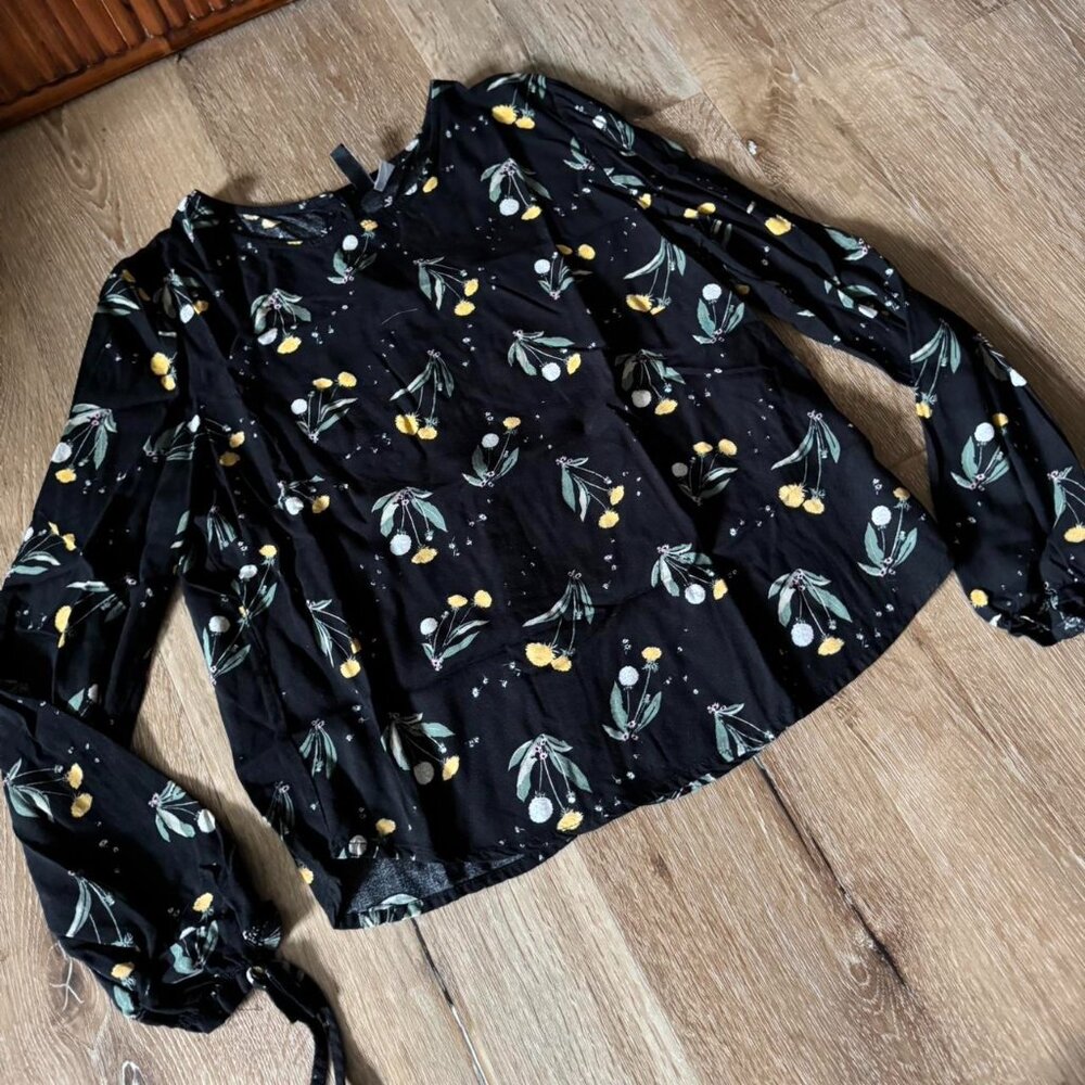 Dandelion floral top from h&m‎ size 6